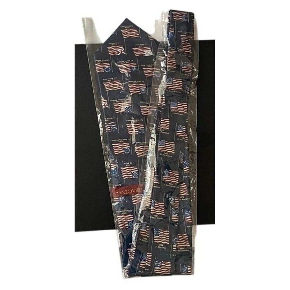 Museum Artifacts Silk Tie Historic American Flags Patriotic NIP - Picture 4 of 6
